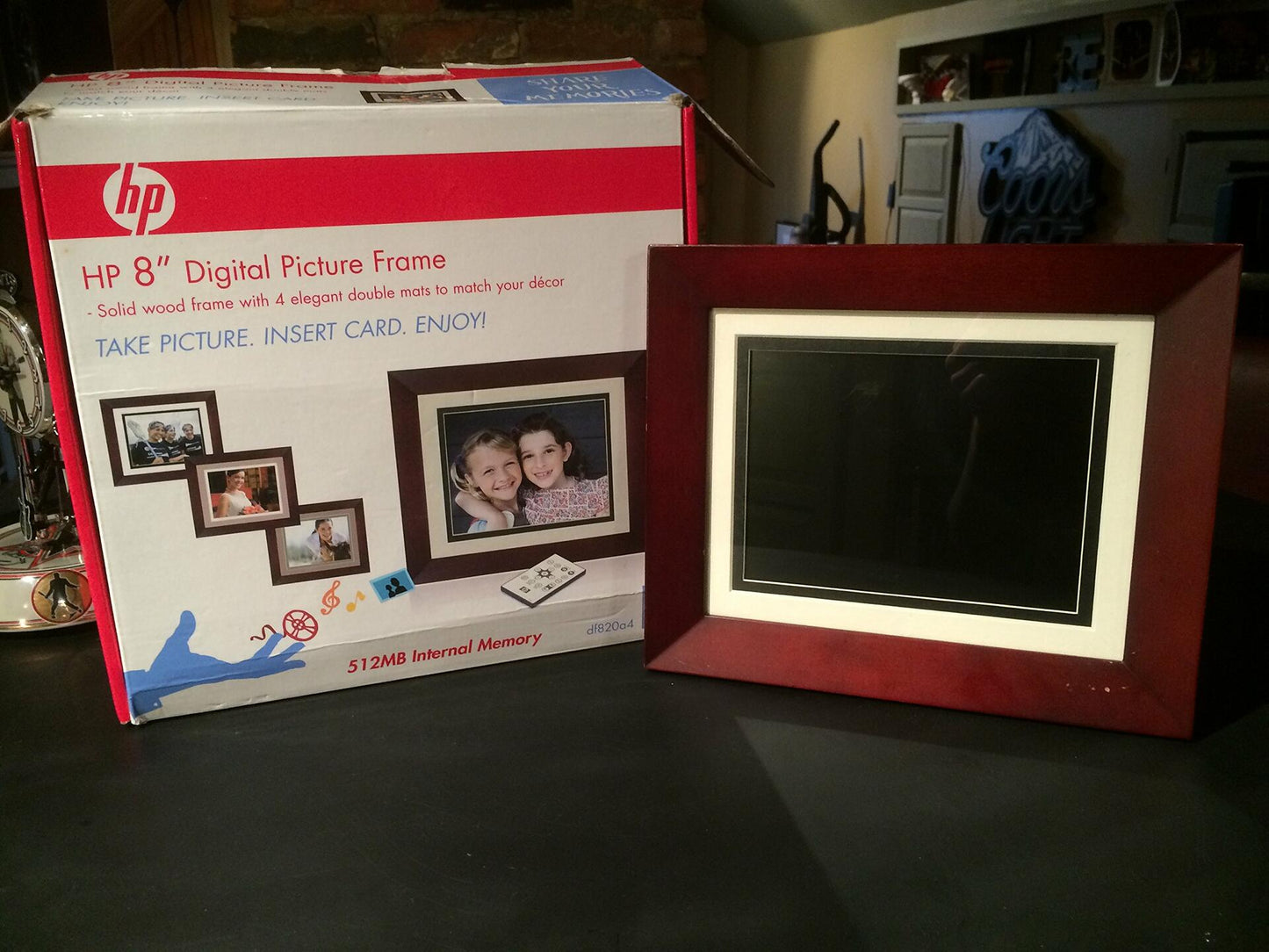 HP 8" Digital Picture Frame df820a2