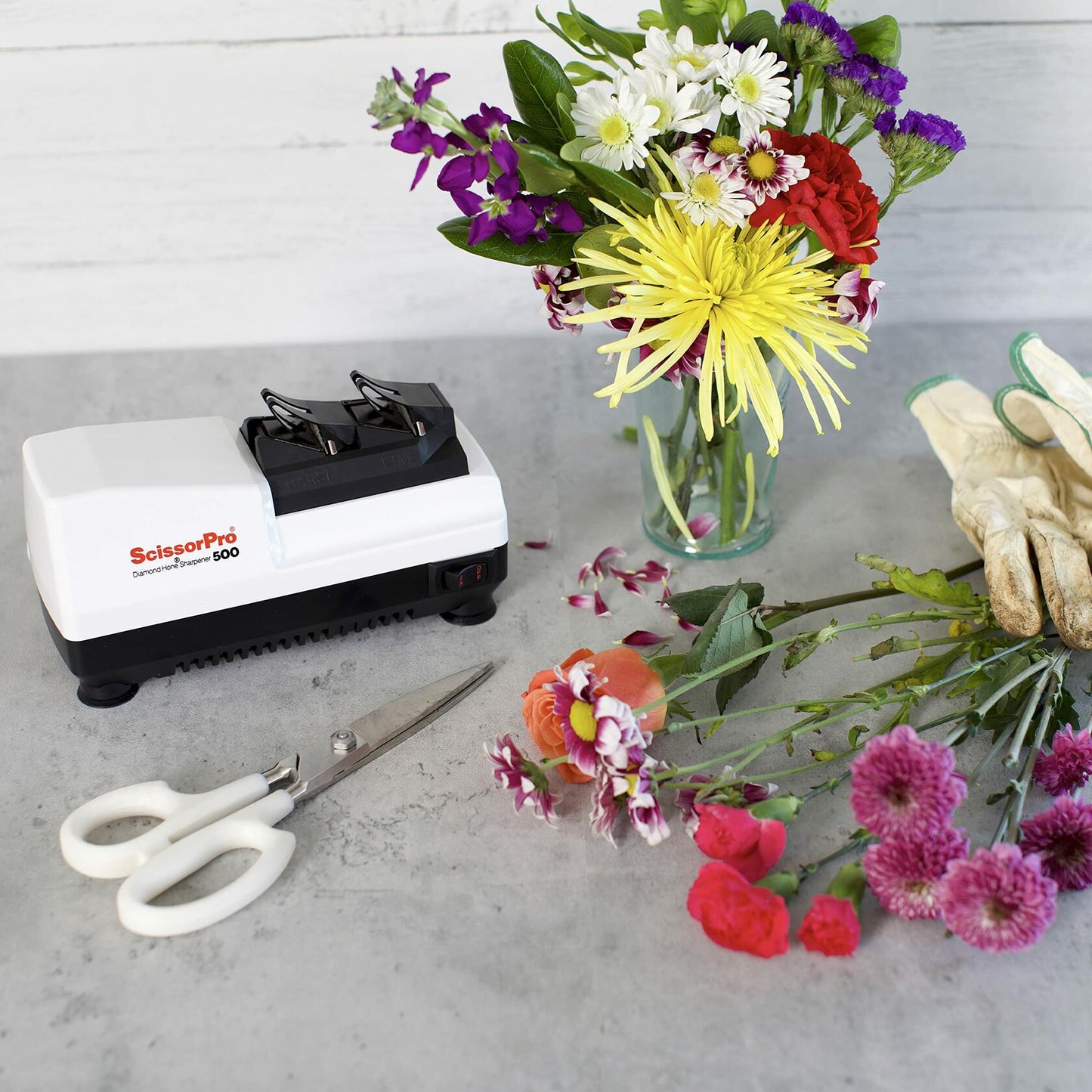 Chef's Choice Scissorpro Electric Professional with Diamond Hone Features Precise Angle Guides Sharpens a Variety of Household Scissors, 2-Stage, White