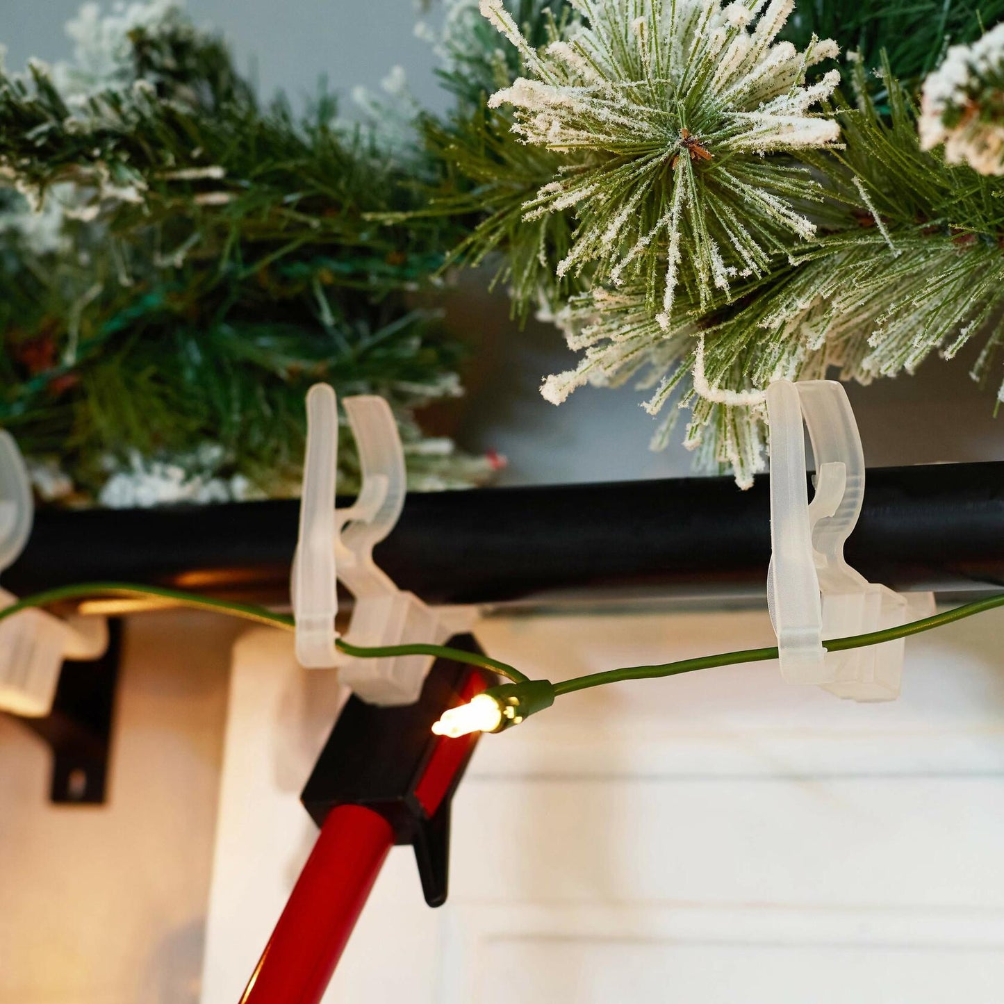 Pro No Ladder Rapid Release 50 Holiday Lights Gutter Clips Plastic