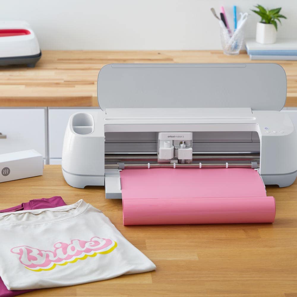 Cricut Smart Iron On, Yellow - 3ft Roll (13'x36') Heat Transfer Vinyl for Maker & Explore Machines- Matless Cutting for Long cuts up to 12ft