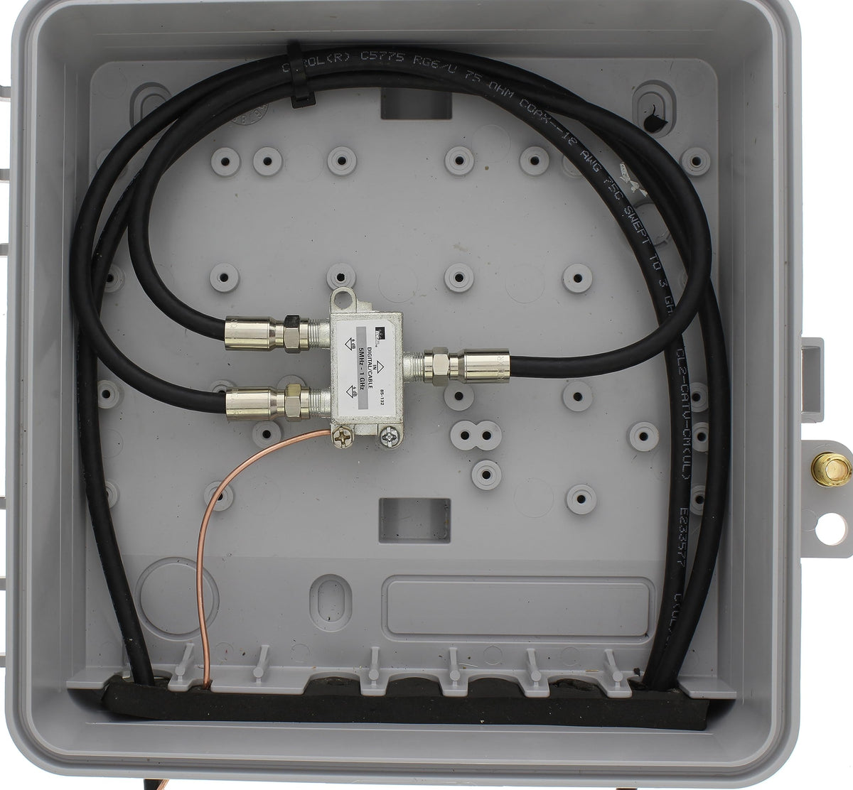 Ideal 85-132 2 Way 5Mhz-1Ghz Splitter