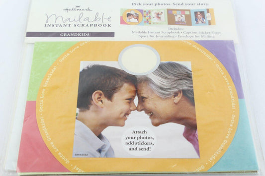 HALLMARK Mail-able Instant Scrapbook - Grandkids
