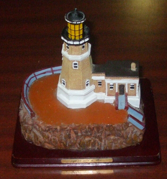 1998 Split Rock, MN Lighthouse ONEIDA STUDIOS Lighthouse Point Collection